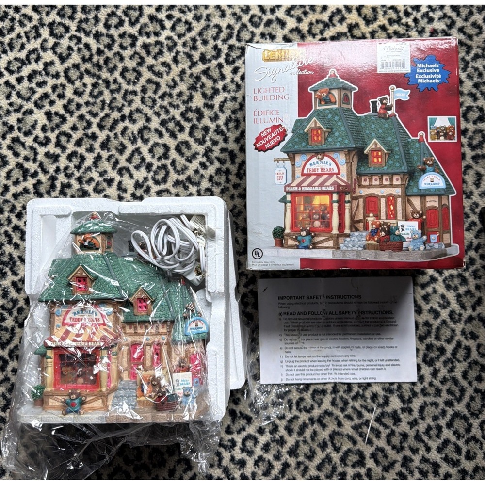 Lemax‎ Christmas Building BERNIE'S TEDDY BEARS #15215 New In Box 2011/12-